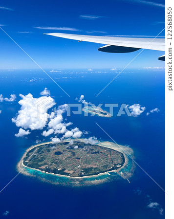 View of Tarama Island and Minna Island in Okinawa from above. Beautiful summer sky, sea and sky spread out. Photographed in 2024. 122568050