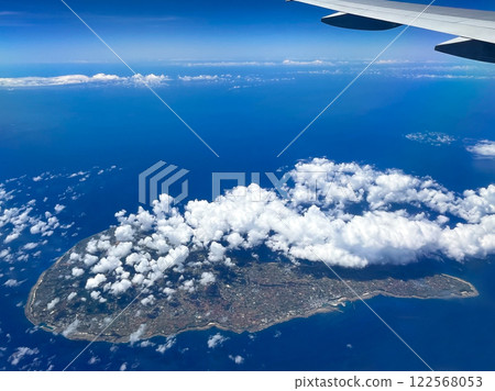 從上空俯瞰奄美群島和沖永良部島。 122568053