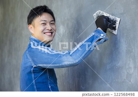 male plasterer male plasterer 122568498