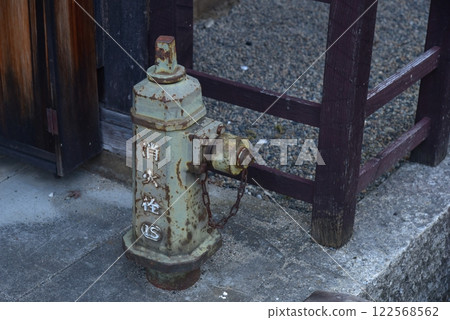 Old fire hydrant 122568562