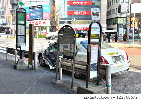 新橋站前巴士站等候乘客的計程車 122568672