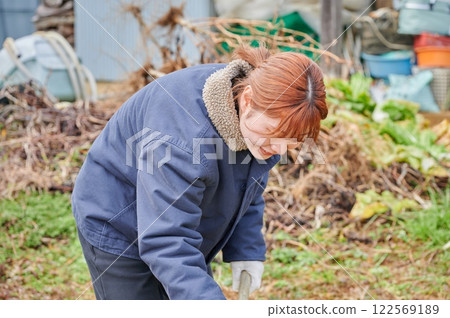 田間勞動的婦女、鄉村生活、家庭花園 122569189