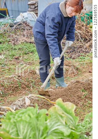 Woman working in the fields, country life, home garden 122569555