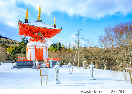 Donzan Kannonji Temple in winter, Sasaguri Town, Fukuoka Prefecture Donzan Kannonji Temple in winter, Sasaguri Town, Fukuoka Prefecture 122570301