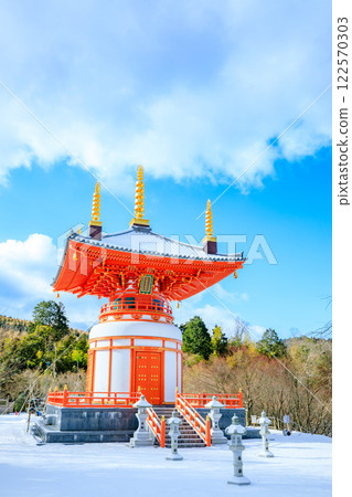 Donzan Kannonji Temple in winter, Sasaguri Town, Fukuoka Prefecture Donzan Kannonji Temple in winter, Sasaguri Town, Fukuoka Prefecture 122570303
