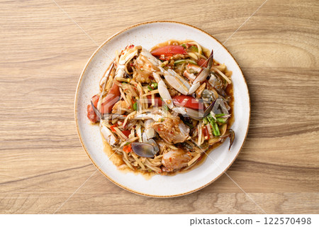 Spicy papaya salad with blue crab (Som Tum), Thai food 122570498
