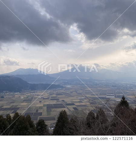 多雲的天空與山脈 - 阿蘇市一宮町美濃市 122571116