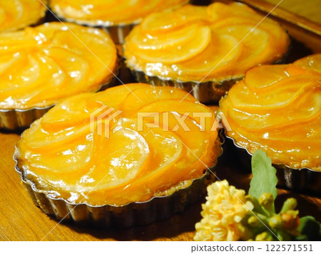 新鮮出爐的橙子塔 122571551