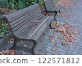 秋天的公園長椅 122571812