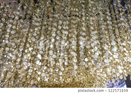 Elegant Gold Decorations for Luxury Interiors Dec 16 2024 122571839