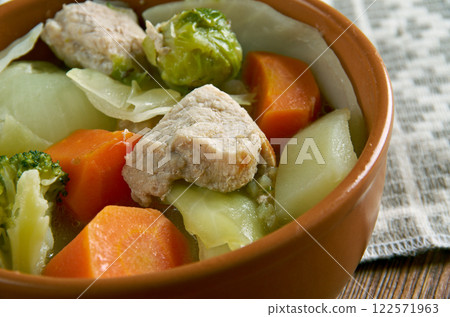 Dutch Hutsepot 122571963