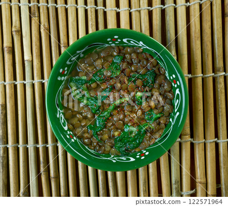 Lentil And Spinach Soup 122571964