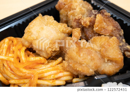 A delicious fried chicken bento with Neapolitan pasta A delicious fried chicken bento with Neapolitan pasta 122572431
