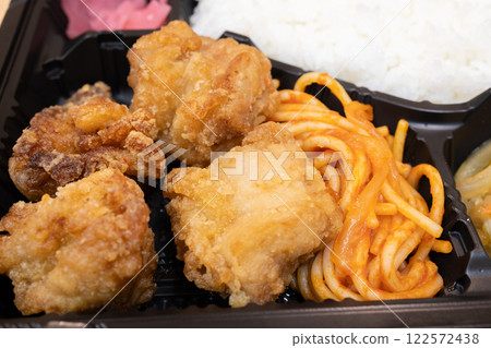Delicious fried chicken bento with Neapolitan pasta Delicious fried chicken bento with Neapolitan pasta 122572438