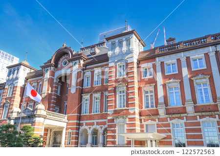 [Tokyo] Panoramic view of the Marunouchi Station building at Tokyo Station and cityscape 122572563