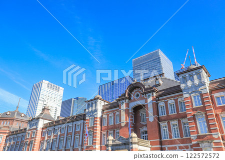 [Tokyo] Panoramic view of the Marunouchi Station building at Tokyo Station and cityscape 122572572