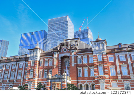 [Tokyo] Panoramic view of the Marunouchi Station building at Tokyo Station and cityscape 122572574