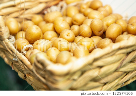 mini potato tubers in a wicker basket 122574106