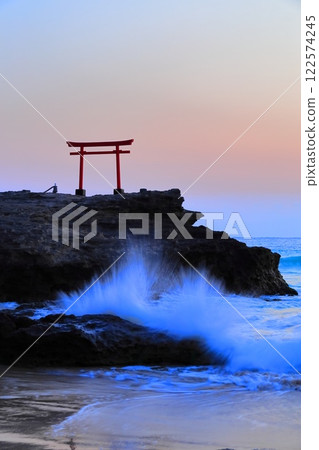（靜岡縣）白浜神社、大明神庭明鳥居日出 122574245