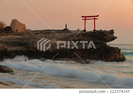 (Shizuoka Prefecture) Shirahama Shrine, Daimeijiniwa Akatorii Sunrise (Shizuoka Prefecture) Shirahama Shrine, Daimeijiniwa Akatorii Sunrise 122574247