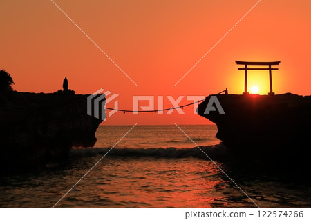 （靜岡縣）白浜神社、大明神庭明鳥居日出 122574266