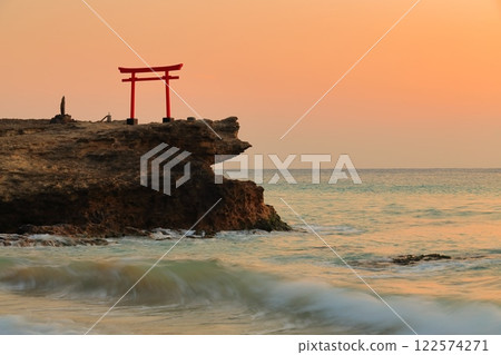 (Shizuoka Prefecture) Shirahama Shrine, Daimeijiniwa Akatorii Sunrise (Shizuoka Prefecture) Shirahama Shrine, Daimeijiniwa Akatorii Sunrise 122574271
