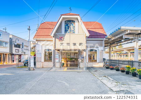 A view of Tenryukyo Station on the JR Iida Line in Iida City (Nagano Prefecture) A view of Tenryukyo Station on the JR Iida Line in Iida City (Nagano Prefecture) 122574331