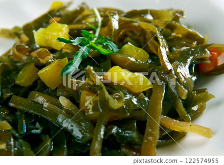 salad seaweed and capers 122574955