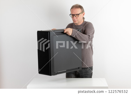 Man holding a heavy PC case, weight 15,8 kg, empty big tower, chassis. 122576532