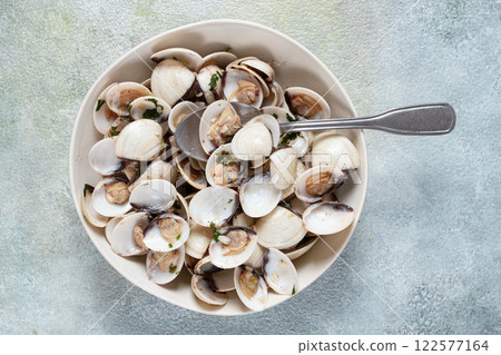 vongole clams, with spices and white wine, top view, no people, 122577164
