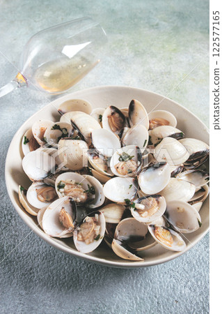 vongole clams, with spices and white wine, top view, no people, 122577165