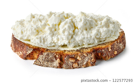 bread slice with fresh cottage cheese 122577293