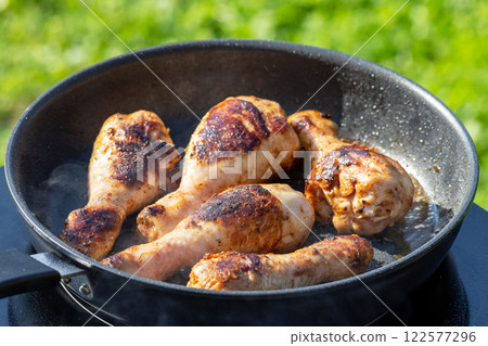 fried chicken legs 122577296
