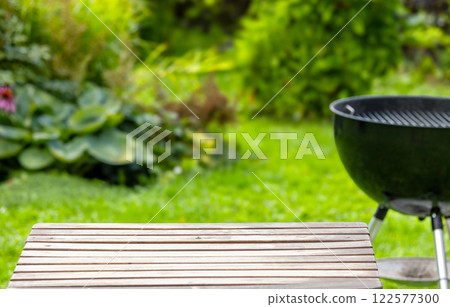 empty table in garden 122577300