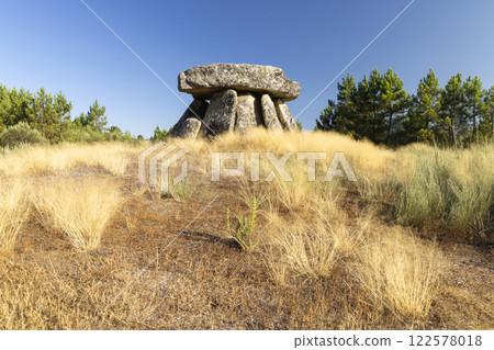 Dolmen Anta de Fonte Coberta near Alijo, Vila Cha, Portugal Dolmen Anta de Fonte Coberta near Alijo, Vila Cha, Portugal 122578018