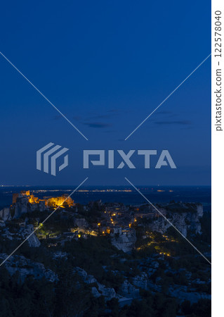Medieval castle and village, Les Baux-de-Provence, Alpilles mountains, Provence, France 122578040