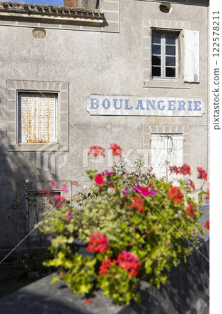 A bakery in the Dordogne region of France 122578211