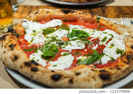 正宗義大利布拉塔起司和香蒜熱那亞醬披薩 122579999