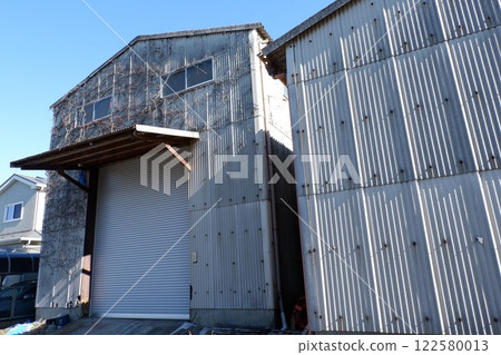 Warehouse in a residential area 122580013