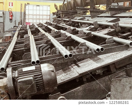 Industrial iron machine for cutting metal pipes Industrial iron machine for cutting metal pipes 122580281
