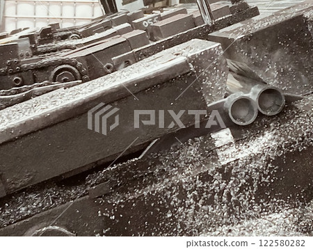 Industrial iron machine for cutting metal pipes Industrial iron machine for cutting metal pipes 122580282