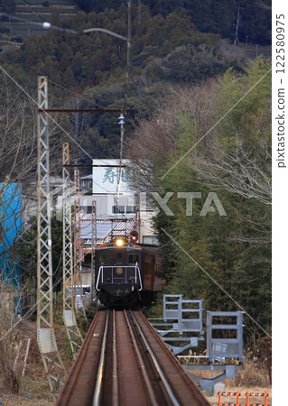 大井川鐵道E101型電力機車作為「SL川根寺號」列車的助手全速行駛_2025年1月12日拍攝 大井川鐵道E101型電力機車作為「SL川根寺號」列車的助手全速行駛_2025年1月12日拍攝 122580975