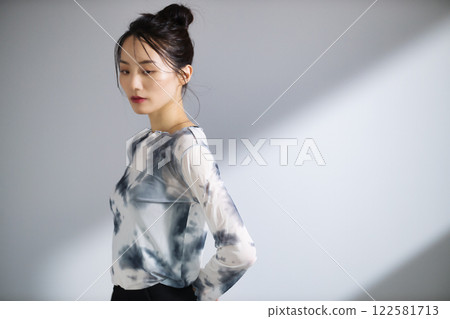Beauty image of women in their twenties 122581713