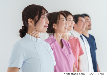 Smiling medical workers (multiple people, large group, large number of people, group) Smiling medical workers (multiple people, large group, large number of people, group) 122581781