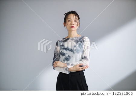 婦女的秀麗圖像在他們的二十年代 122581806