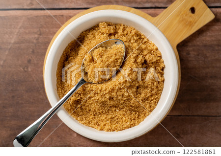 Light brown granulated sugar in a bowl. To view Light brown granulated sugar in a bowl. To view 122581861