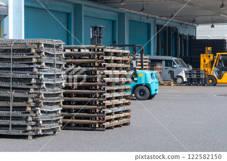 Logistics facility 122582150