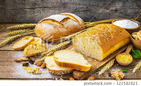 麵粉麵包店新鮮出爐的麵包 122582821