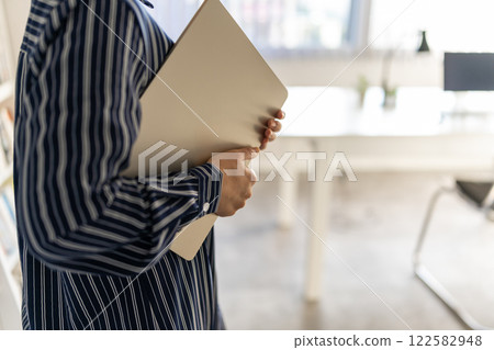  企業形象 122582948