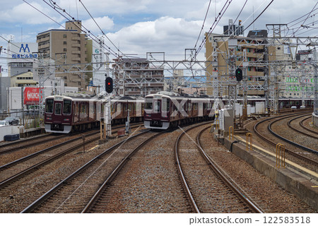 Hankyu trains running parallel to each other 122583518